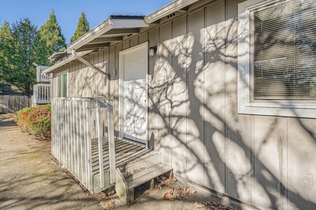 Building Photo - 209 E 36th St