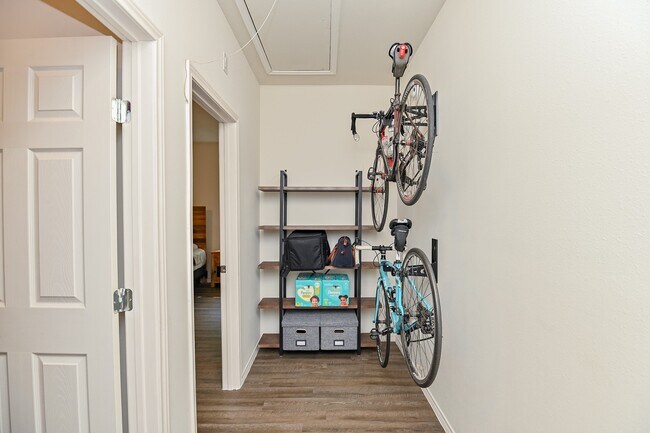 Building Photo - 1110 Louise St