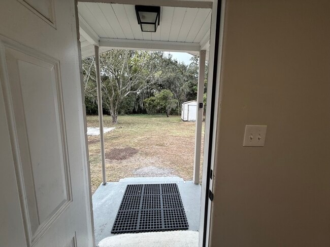 Building Photo - 811 S Lone Oak Dr