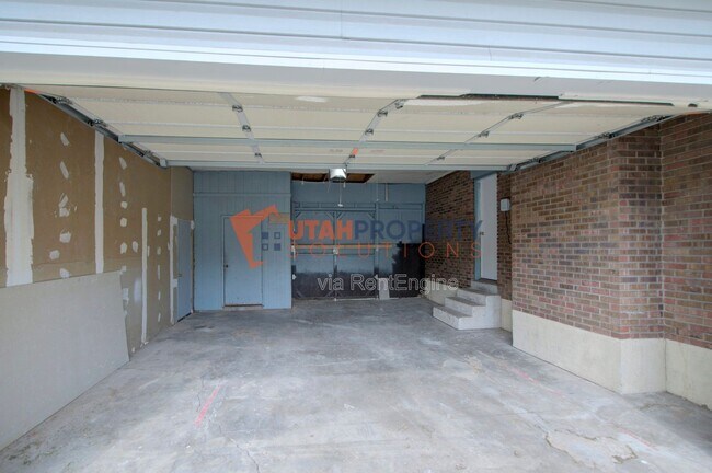 Building Photo - 1865 N 760 W
