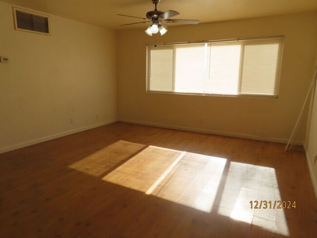 Building Photo - Beautiful 2 Bedroom 2 bath Condo