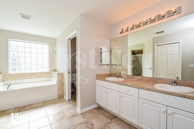 Building Photo - 405 NW 6th Terrace