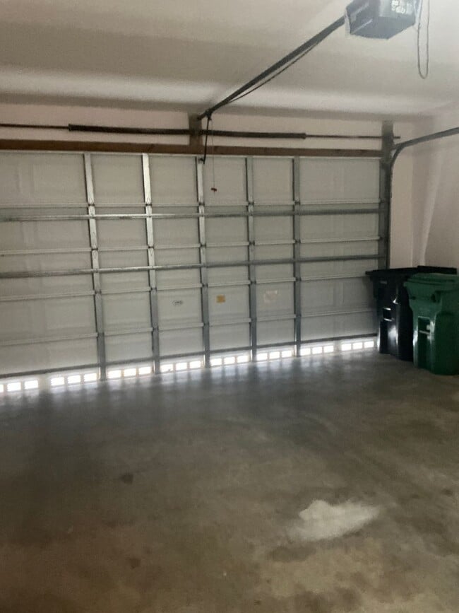 Building Photo - Pool home 4/3/2  Located East of US One  for Rent