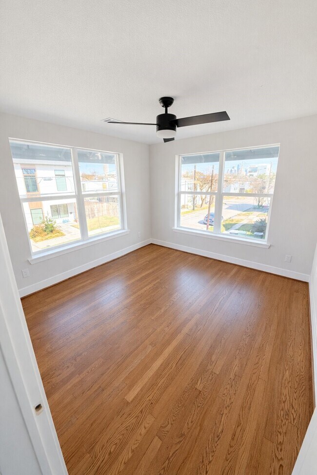 Building Photo - 2001 Brun St