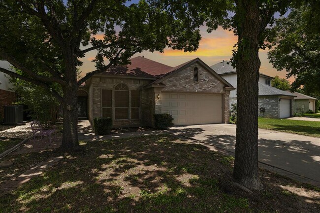 Building Photo - 903 Luke Ln