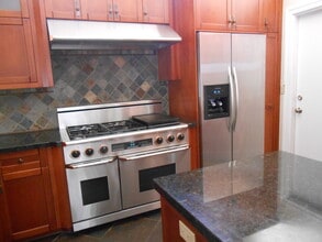 Building Photo - Stunning 3-Bed/2-Bath Entertainer's Dream ...