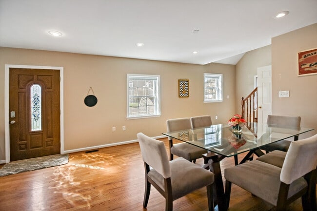 Building Photo - 808 W Broad St