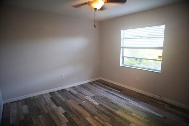 Building Photo - 1503 Spring Dr