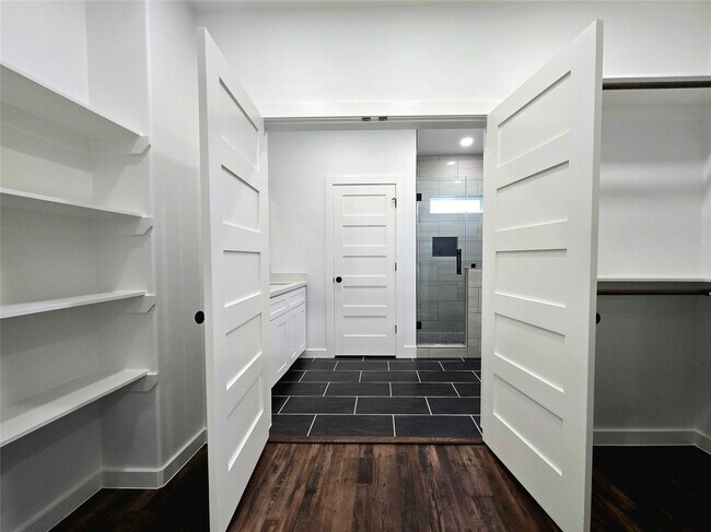 Building Photo - 14811 Wallach Dr