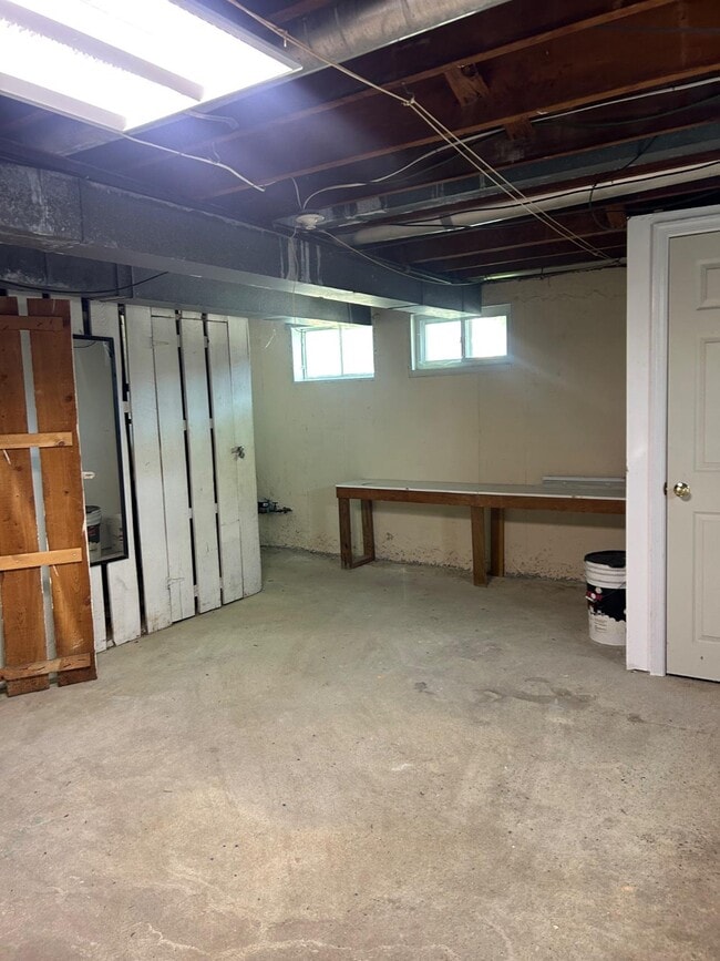 Building Photo - 523 Donna Cir