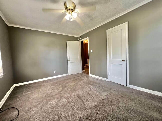 Building Photo - 4045 MICHAEL Dr