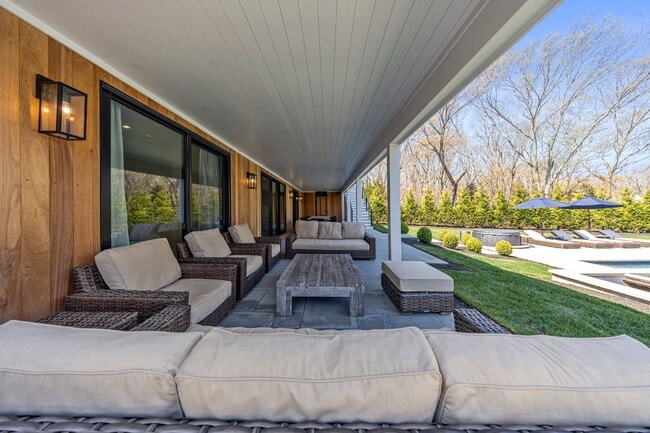 Building Photo - 130 Highview Dr