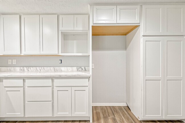 Building Photo - 4418 Knotty Oaks Trail