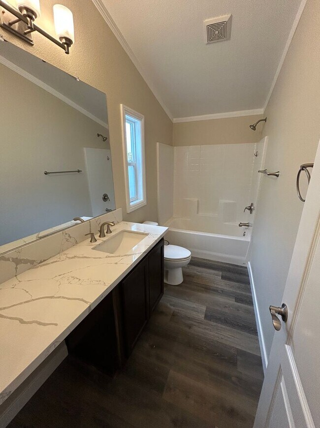 Building Photo - Remodeled Modern 3 Bed/2 Bath National City