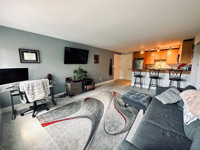 Building Photo - Sunny 1 bed 1 bath condo in Fremont