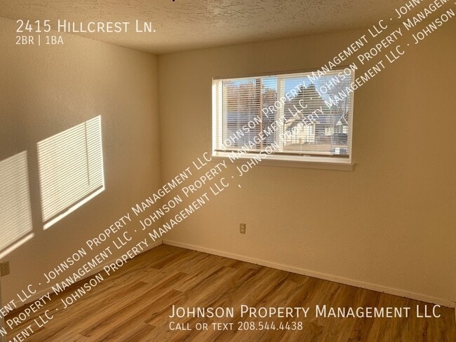 Building Photo - 2415 Hillcrest Ln