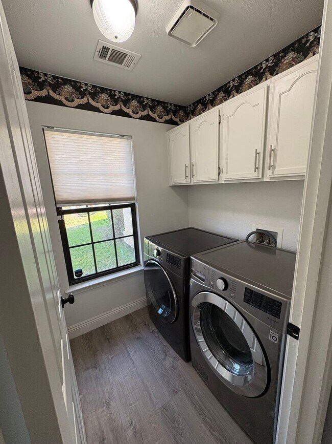 Building Photo - SE Visalia home coming soon!