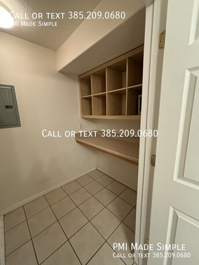 Building Photo - 3371 E Ridge Rte Rd