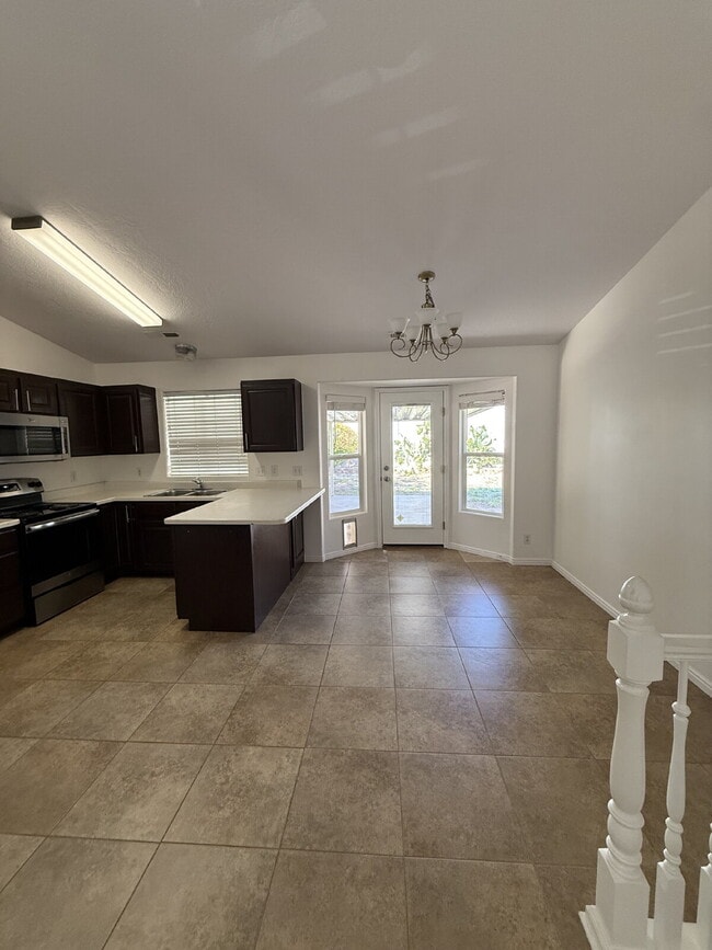 Building Photo - 1947 E 40 S Cir