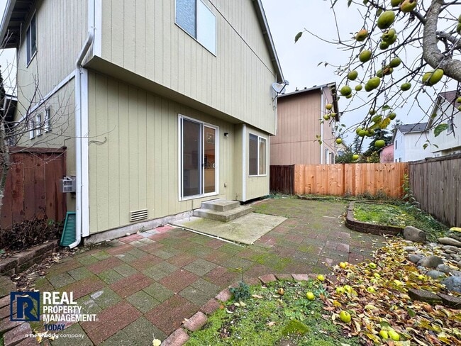 Building Photo - Great 3 Bedroom In South Hill!