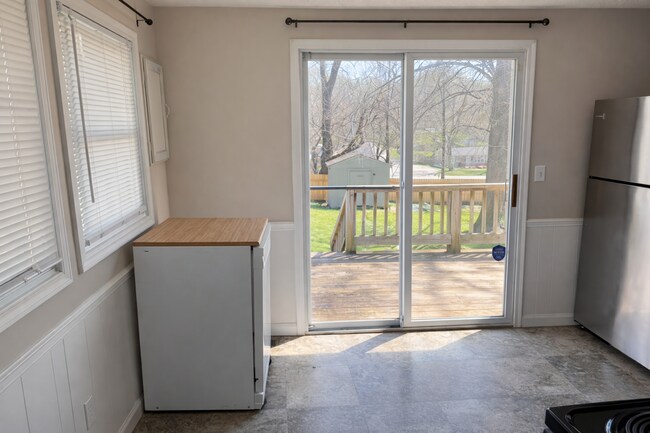 Building Photo - Super Cute Home