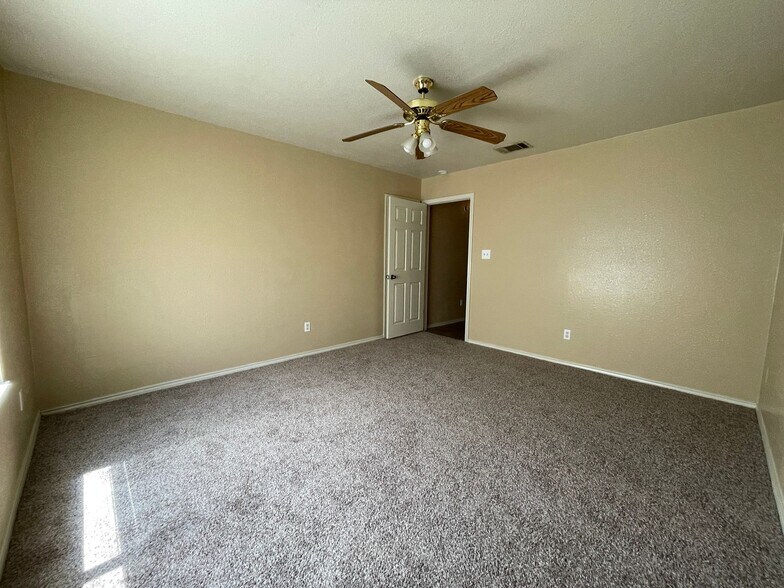 Building Photo - 5000 John David Dr