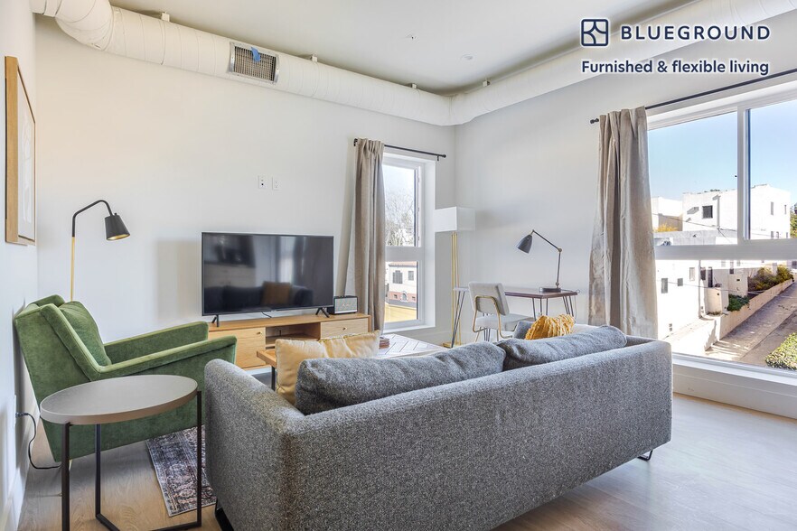 Building Photo - 611 N Virgil Ave