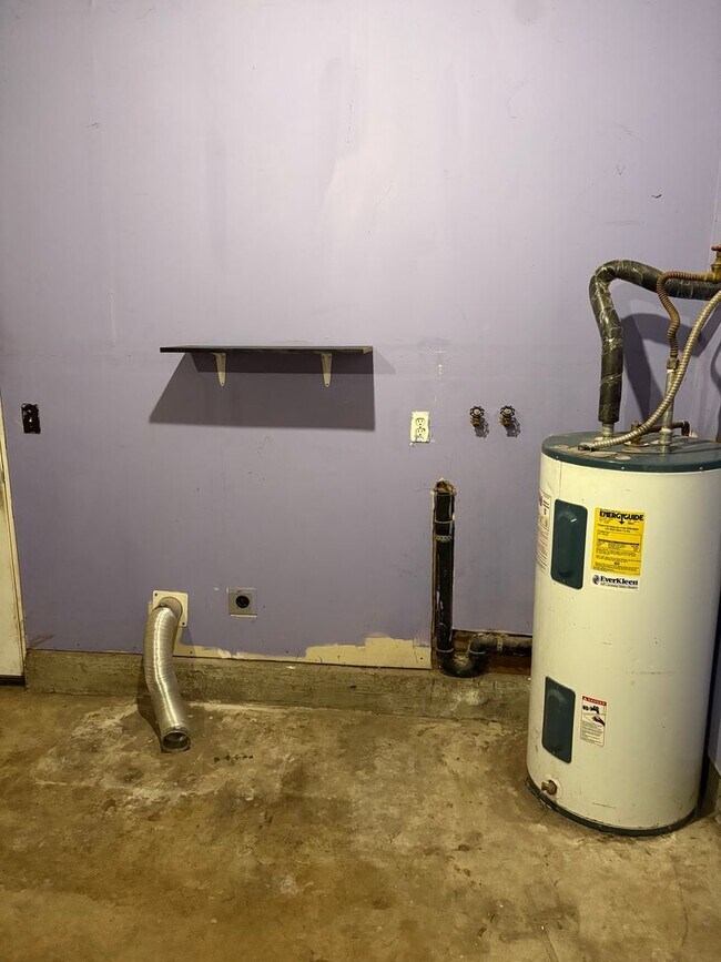 Building Photo - Springfield Duplex- 2 bedroom/1 bath updated unit