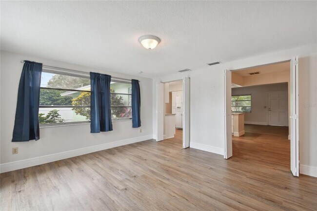 Building Photo - 2111 Lanai Ave