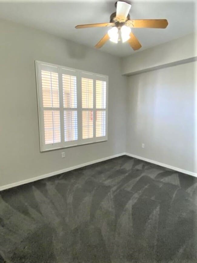 Building Photo - 3 Bedroom 2 Bathroom top floor condo at the Terraces of East Village.