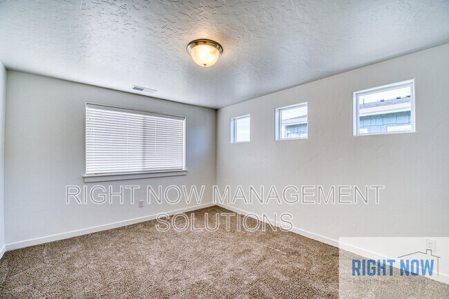 Building Photo - 5505 E Bollo St