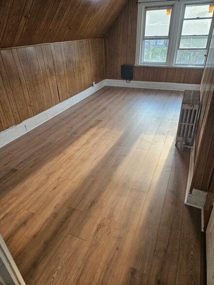Room 3 with Bth Rm - 414 S 15th St