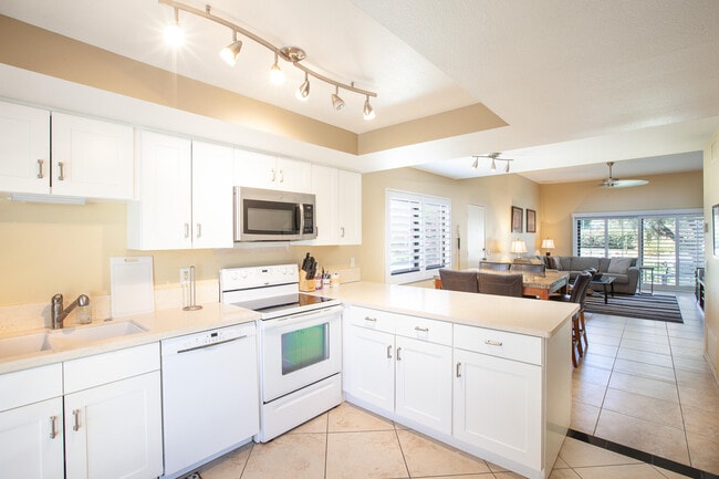 Building Photo - 2348 Los Coyotes Dr