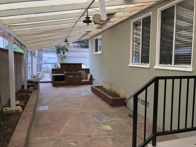 Side of the house - 4105 Scott St