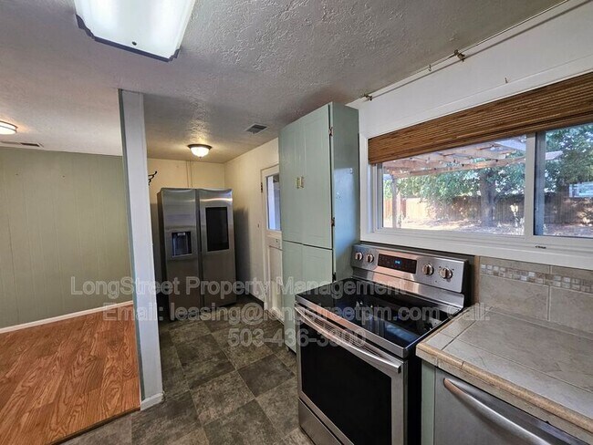 Building Photo - 622 SE 137th Ave