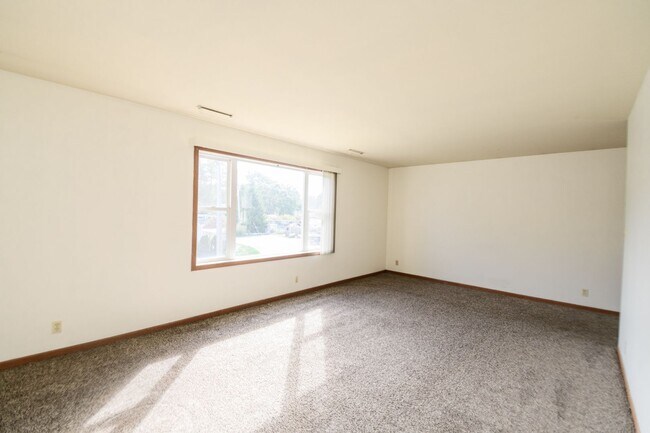 Building Photo - 2 bedroom / 2 bathroom Townhouse for rent ...