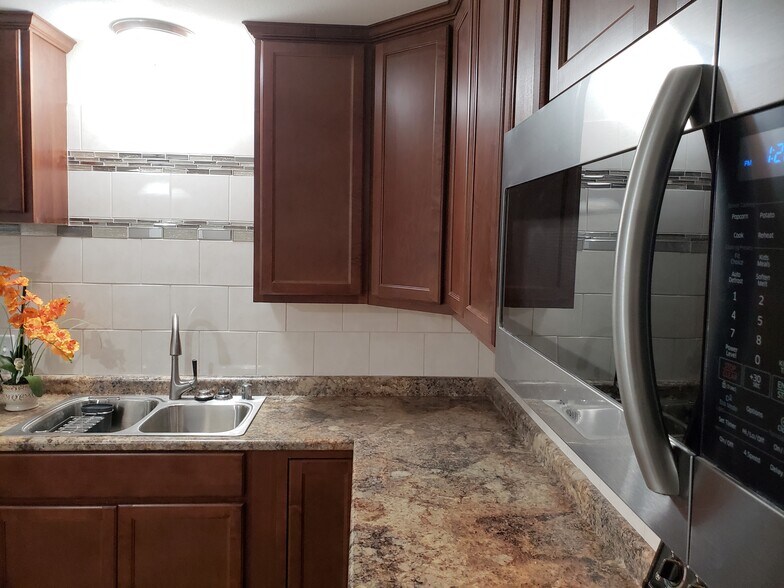 Building Photo - 5825 Balsam Rd