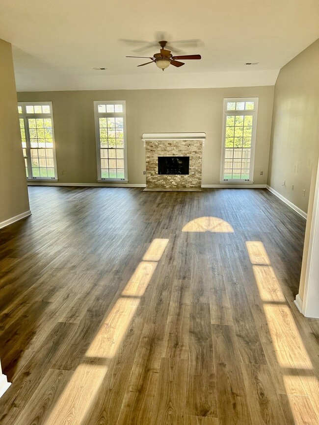 Building Photo - 1250 Sugar Ln