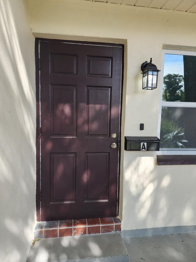 Building Photo - 558 Clearwater Largo Rd N