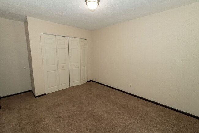 Building Photo - Prairie Lane Estates 3 bedroom ranch with spacious rooms and amenities beyond your imagination