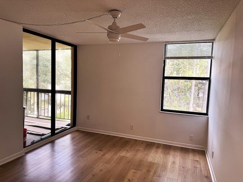 Building Photo - 8433 Forest Hills Dr