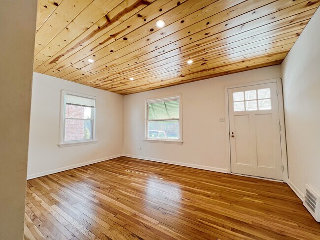 Building Photo - 4530 Wood Ave