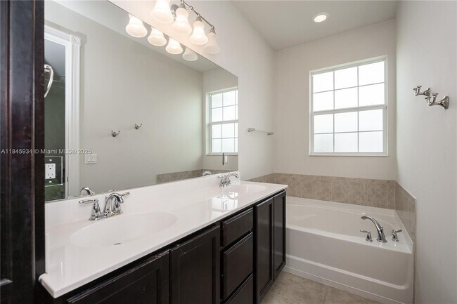 Building Photo - 1039 Key Largo St