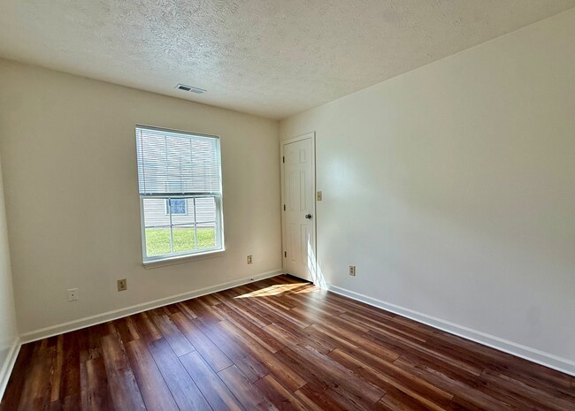 Building Photo - 320 Woodberry Dr