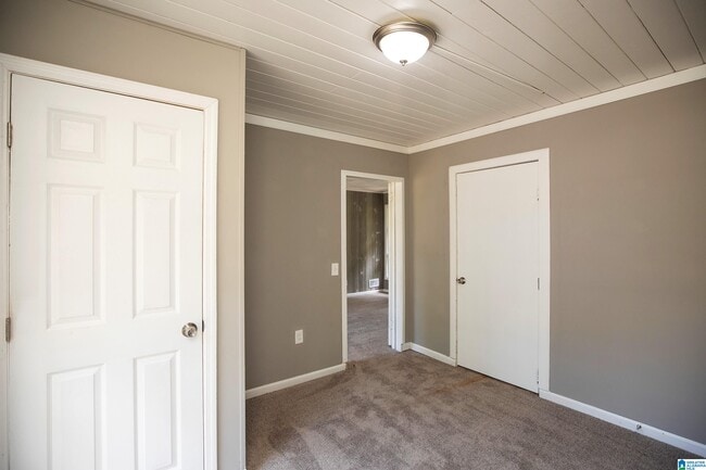 Building Photo - 656 Kenwood Dr