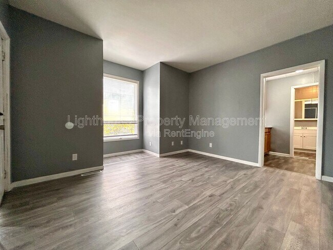 Building Photo - 1461 Leahy St