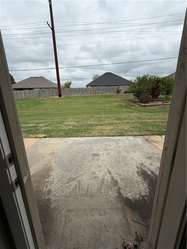 Building Photo - 1907 SW Stonegrove Rd