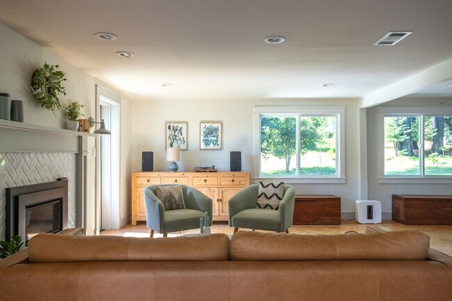 Building Photo - Fully Furnished Mount Veeder Sanctuary Home