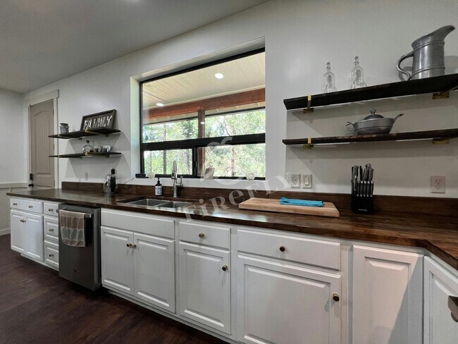 Building Photo - 3425 Ponderosa Lp