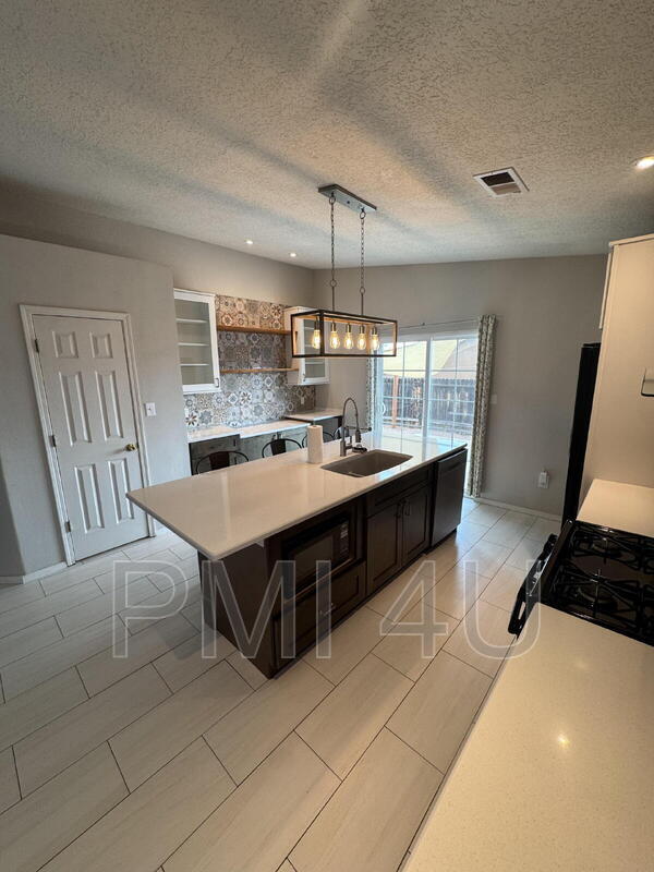 Building Photo - 10620 Rio Del Sole Ct NW